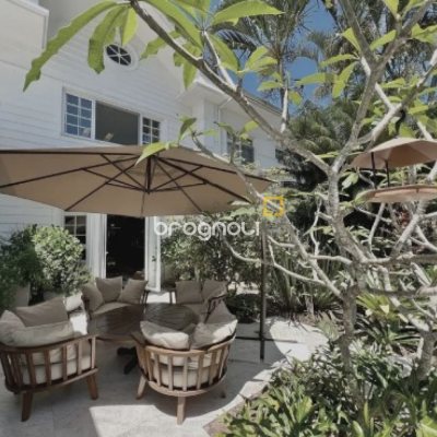 Casa com 450m², 4 quartos (sendo 4 suítes), 6 garagens, no bairro Jurerê Internacional em Florianópolis
