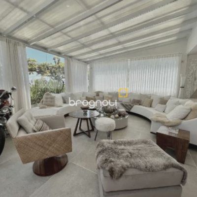 Casa com 450m², 4 quartos (sendo 4 suítes), 6 garagens, no bairro Jurerê Internacional em Florianópolis