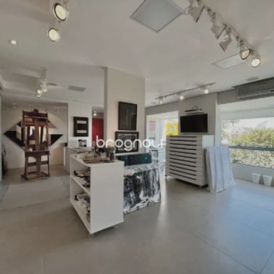 Casa com 450m², 4 quartos (sendo 4 suítes), 6 garagens, no bairro Jurerê Internacional em Florianópolis