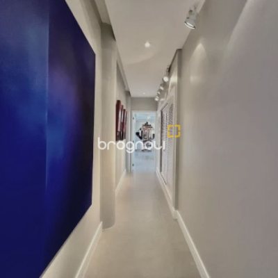 Casa com 450m², 4 quartos (sendo 4 suítes), 6 garagens, no bairro Jurerê Internacional em Florianópolis