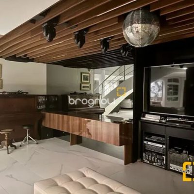 Casa com 450m², 4 quartos (sendo 4 suítes), 6 garagens, no bairro Jurerê Internacional em Florianópolis