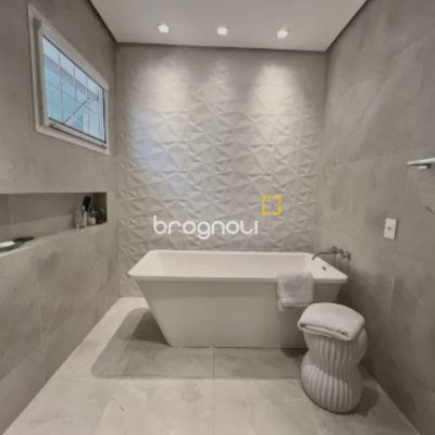 Casa com 450m², 4 quartos (sendo 4 suítes), 6 garagens, no bairro Jurerê Internacional em Florianópolis