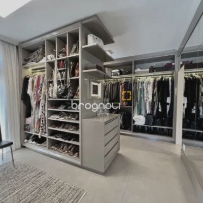 Casa com 450m², 4 quartos (sendo 4 suítes), 6 garagens, no bairro Jurerê Internacional em Florianópolis