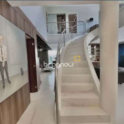 Casa com 450m², 4 quartos (sendo 4 suítes), 6 garagens, no bairro Jurerê Internacional em Florianópolis