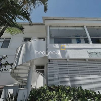 Casa com 450m², 4 quartos (sendo 4 suítes), 6 garagens, no bairro Jurerê Internacional em Florianópolis