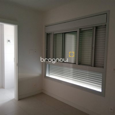Apartamento com 104m², 3 quartos (sendo 3 suítes), 1 garagem, no bairro Jurerê em Florianópolis
