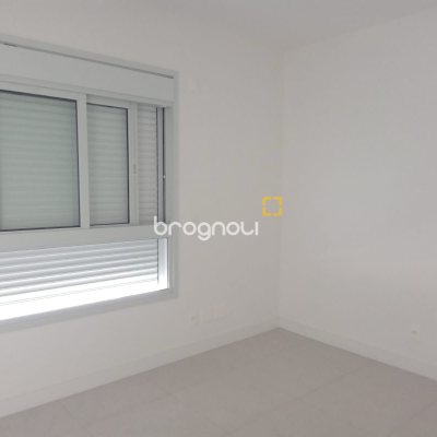 Apartamento com 104m², 3 quartos (sendo 3 suítes), 1 garagem, no bairro Jurerê em Florianópolis