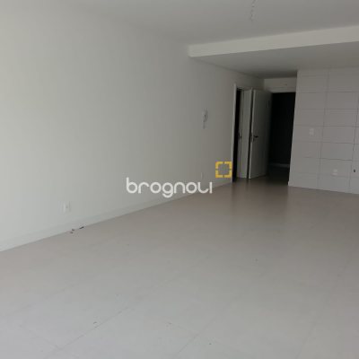 Apartamento com 104m², 3 quartos (sendo 3 suítes), 1 garagem, no bairro Jurerê em Florianópolis