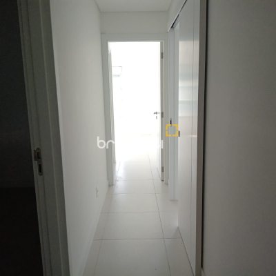 Apartamento com 104m², 3 quartos (sendo 3 suítes), 1 garagem, no bairro Jurerê em Florianópolis