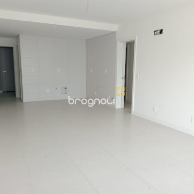 Apartamento com 104m², 3 quartos (sendo 3 suítes), 1 garagem, no bairro Jurerê em Florianópolis
