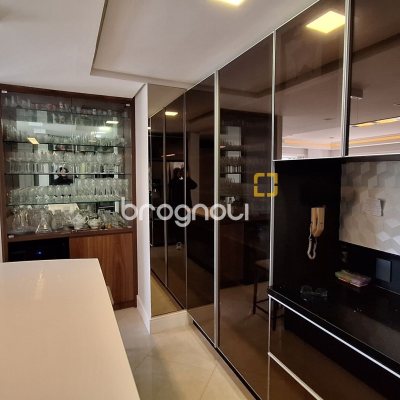 Apartamento com 176m², 4 quartos (sendo 4 suítes), 3 garagens, no bairro Jurerê Internacional em Florianópolis