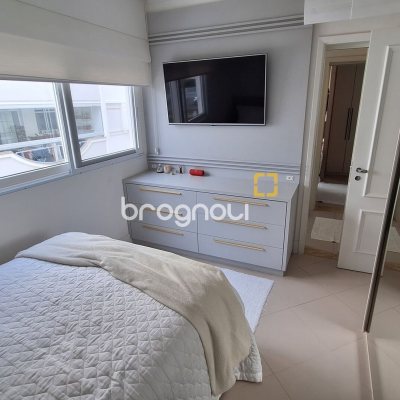 Apartamento com 176m², 4 quartos (sendo 4 suítes), 3 garagens, no bairro Jurerê Internacional em Florianópolis