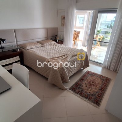 Apartamento com 176m², 4 quartos (sendo 4 suítes), 3 garagens, no bairro Jurerê Internacional em Florianópolis