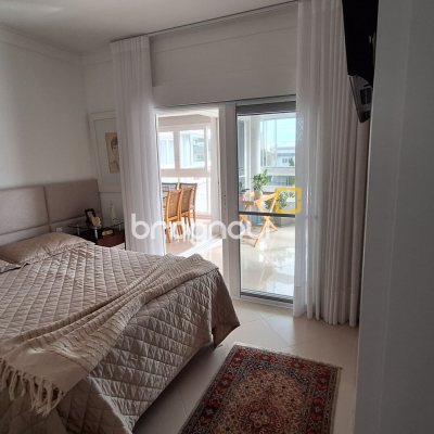 Apartamento com 176m², 4 quartos (sendo 4 suítes), 3 garagens, no bairro Jurerê Internacional em Florianópolis