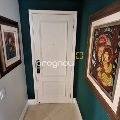 Apartamento com 176m², 4 quartos (sendo 4 suítes), 3 garagens, no bairro Jurerê Internacional em Florianópolis