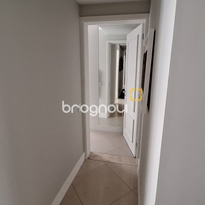 Apartamento com 176m², 4 quartos (sendo 4 suítes), 3 garagens, no bairro Jurerê Internacional em Florianópolis