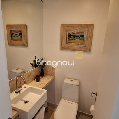 Apartamento com 176m², 4 quartos (sendo 4 suítes), 3 garagens, no bairro Jurerê Internacional em Florianópolis