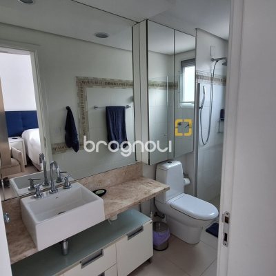 Apartamento com 176m², 4 quartos (sendo 4 suítes), 3 garagens, no bairro Jurerê Internacional em Florianópolis
