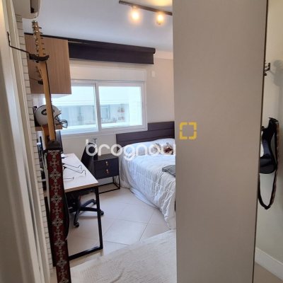 Apartamento com 176m², 4 quartos (sendo 4 suítes), 3 garagens, no bairro Jurerê Internacional em Florianópolis