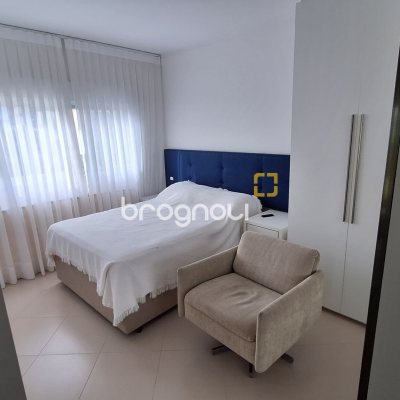 Apartamento com 176m², 4 quartos (sendo 4 suítes), 3 garagens, no bairro Jurerê Internacional em Florianópolis