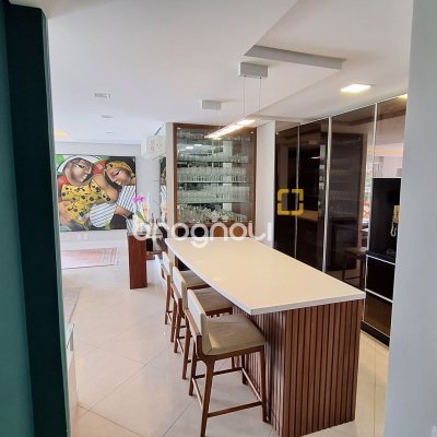 Apartamento com 176m², 4 quartos (sendo 4 suítes), 3 garagens, no bairro Jurerê Internacional em Florianópolis