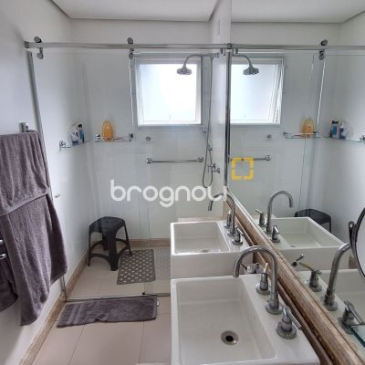 Apartamento com 176m², 4 quartos (sendo 4 suítes), 3 garagens, no bairro Jurerê Internacional em Florianópolis
