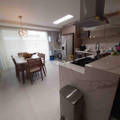 Apartamento com 125m², 3 quartos (sendo 2 suítes), 2 garagens, no bairro Jurerê Internacional em Florianópolis