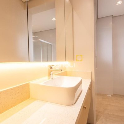 Apartamento com 128m², 3 quartos (sendo 3 suítes), 2 garagens, no bairro Cachoeira do Bom Jesus em Florianópolis