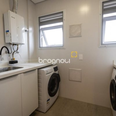 Apartamento com 128m², 3 quartos (sendo 3 suítes), 2 garagens, no bairro Cachoeira do Bom Jesus em Florianópolis