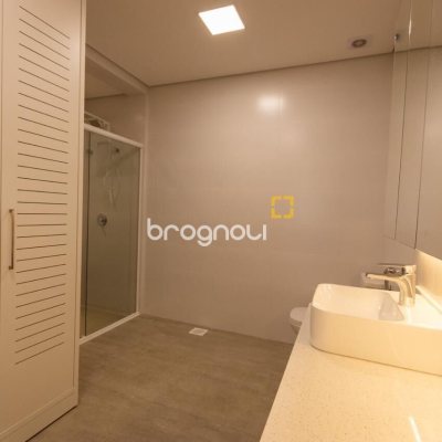 Apartamento com 128m², 3 quartos (sendo 3 suítes), 2 garagens, no bairro Cachoeira do Bom Jesus em Florianópolis