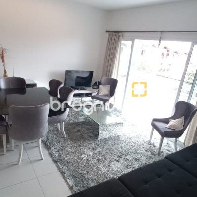 Apartamento com 105m², 3 quartos (sendo 1 suíte), 2 garagens, no bairro Canajurê em Florianópolis