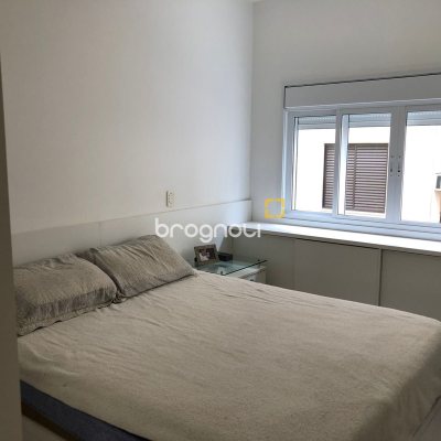 Apartamento com 105m², 3 quartos (sendo 1 suíte), 2 garagens, no bairro Canajurê em Florianópolis