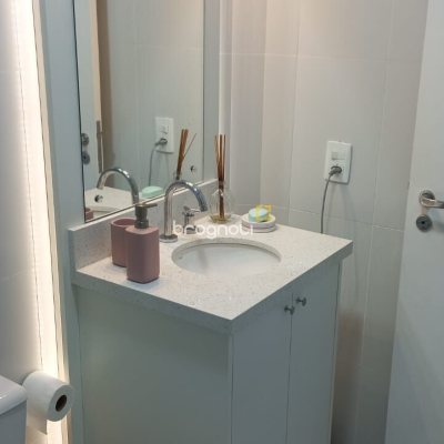 Apartamento com 105m², 3 quartos (sendo 1 suíte), 2 garagens, no bairro Canajurê em Florianópolis