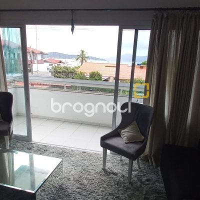 Apartamento com 105m², 3 quartos (sendo 1 suíte), 2 garagens, no bairro Canajurê em Florianópolis