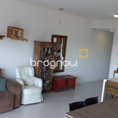 Apartamento com 105m², 3 quartos (sendo 1 suíte), 2 garagens, no bairro Canajurê em Florianópolis