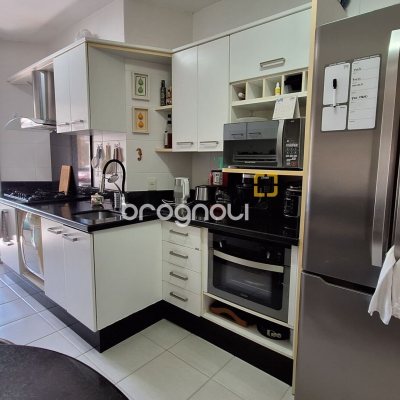 Apartamento com 128m², 3 quartos (sendo 3 suítes), 2 garagens, no bairro Jurerê Internacional em Florianópolis