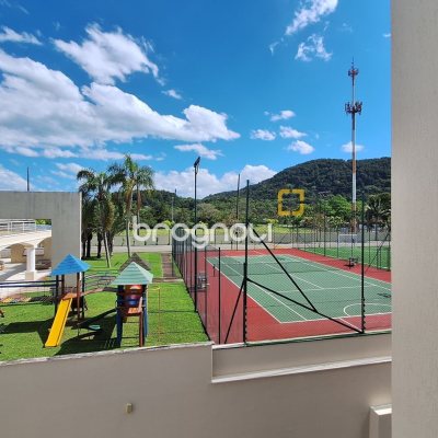 Apartamento com 128m², 3 quartos (sendo 3 suítes), 2 garagens, no bairro Jurerê Internacional em Florianópolis