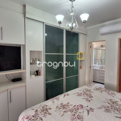 Apartamento com 128m², 3 quartos (sendo 3 suítes), 2 garagens, no bairro Jurerê Internacional em Florianópolis