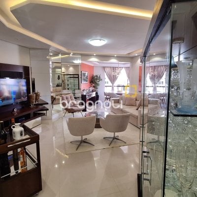 Apartamento com 128m², 3 quartos (sendo 3 suítes), 2 garagens, no bairro Jurerê Internacional em Florianópolis