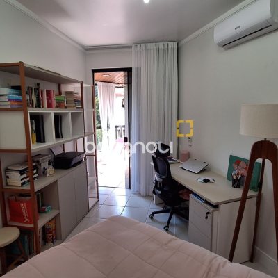 Apartamento com 128m², 3 quartos (sendo 3 suítes), 2 garagens, no bairro Jurerê Internacional em Florianópolis