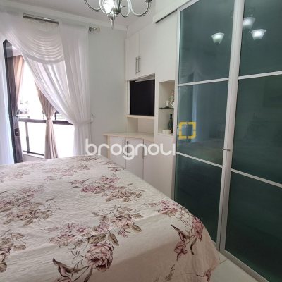 Apartamento com 128m², 3 quartos (sendo 3 suítes), 2 garagens, no bairro Jurerê Internacional em Florianópolis