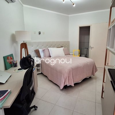 Apartamento com 128m², 3 quartos (sendo 3 suítes), 2 garagens, no bairro Jurerê Internacional em Florianópolis