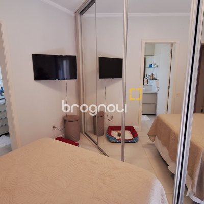 Apartamento com 128m², 3 quartos (sendo 3 suítes), 2 garagens, no bairro Jurerê Internacional em Florianópolis