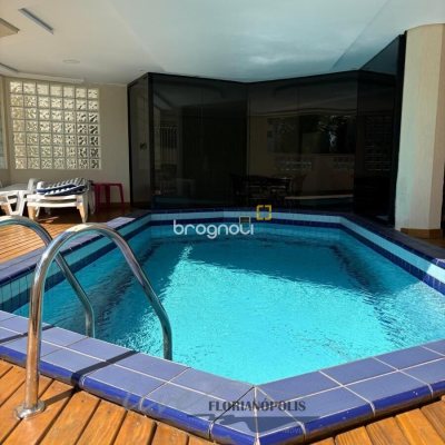 Apartamento com 128m², 3 quartos (sendo 3 suítes), 2 garagens, no bairro Jurerê Internacional em Florianópolis