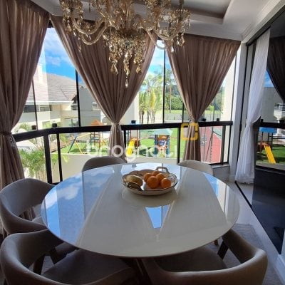 Apartamento com 128m², 3 quartos (sendo 3 suítes), 2 garagens, no bairro Jurerê Internacional em Florianópolis