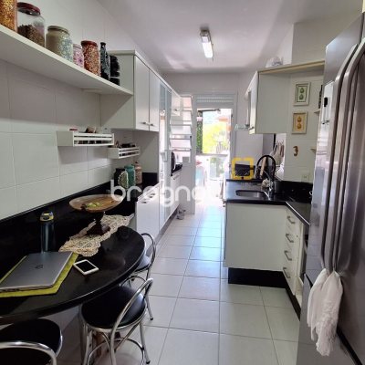 Apartamento com 128m², 3 quartos (sendo 3 suítes), 2 garagens, no bairro Jurerê Internacional em Florianópolis