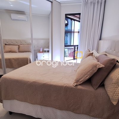 Apartamento com 128m², 3 quartos (sendo 3 suítes), 2 garagens, no bairro Jurerê Internacional em Florianópolis