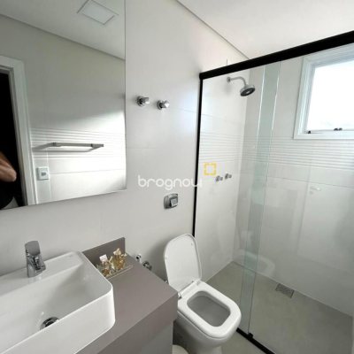 Apartamento com 115m², 3 quartos (sendo 2 suítes), 2 garagens, no bairro Jurerê Internacional em Florianópolis