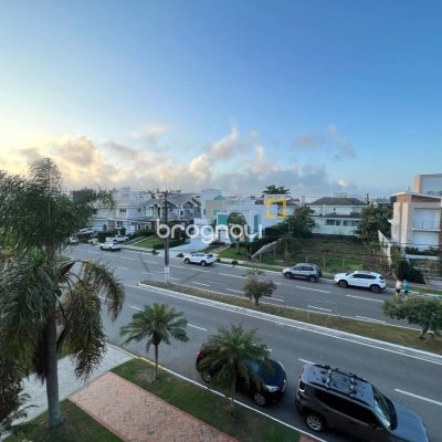 Apartamento com 115m², 3 quartos (sendo 2 suítes), 2 garagens, no bairro Jurerê Internacional em Florianópolis