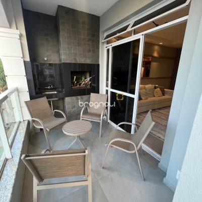 Apartamento com 115m², 3 quartos (sendo 2 suítes), 2 garagens, no bairro Jurerê Internacional em Florianópolis